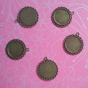 Round antique pendant settings - pack of 3