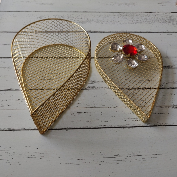 Petal shaped Metal Box