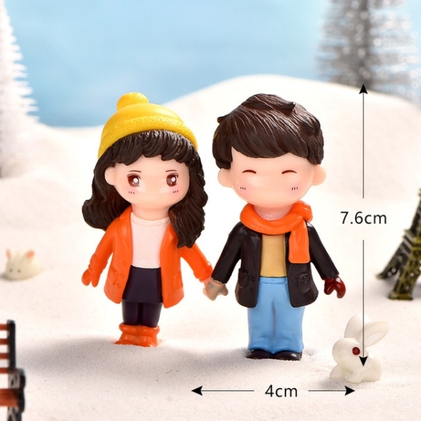 Miniatures - Couple holding Hands